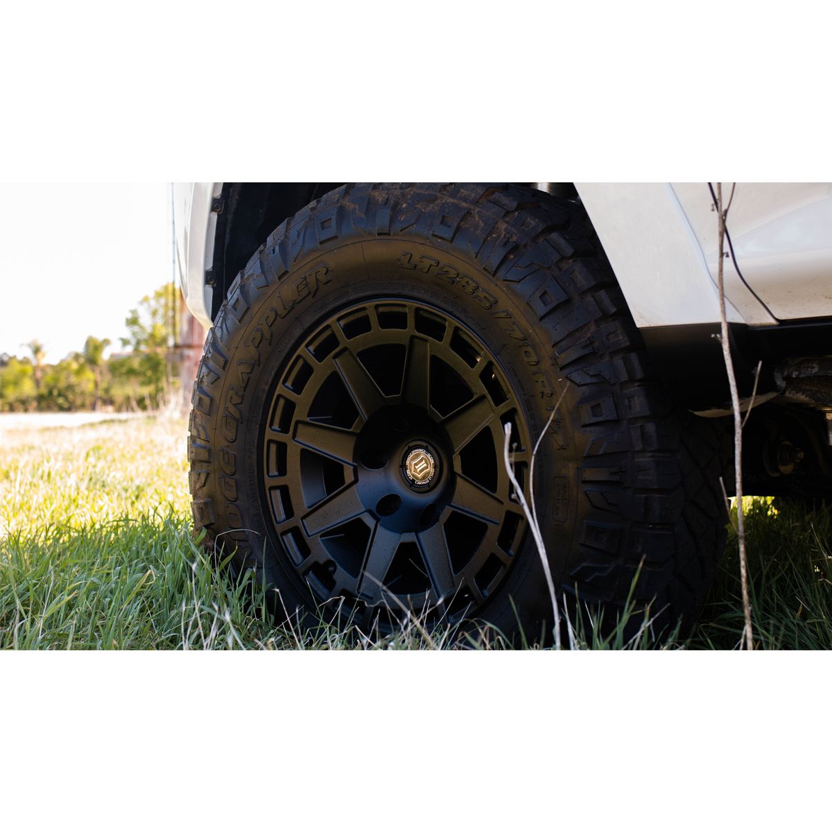 ICON ALLOYS COMPASS SAT BLK - 17 X 8.5 / 5X5 / -6MM / 4.5" BS